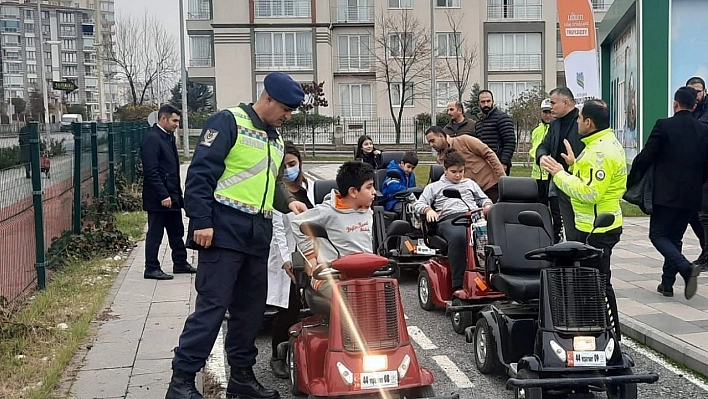 Jandarmadan Malatya'da uygulamalı trafik eğitimi