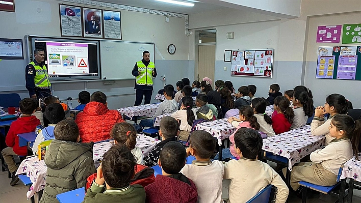 Jandarmadan öğrencilere trafik güvenliği eğitimi