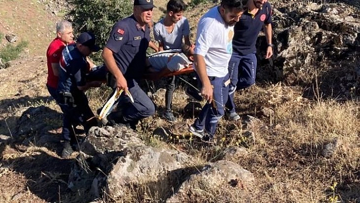 Kaçan keçiyi yakalamak isteyen kayalılardan yuvarlandı