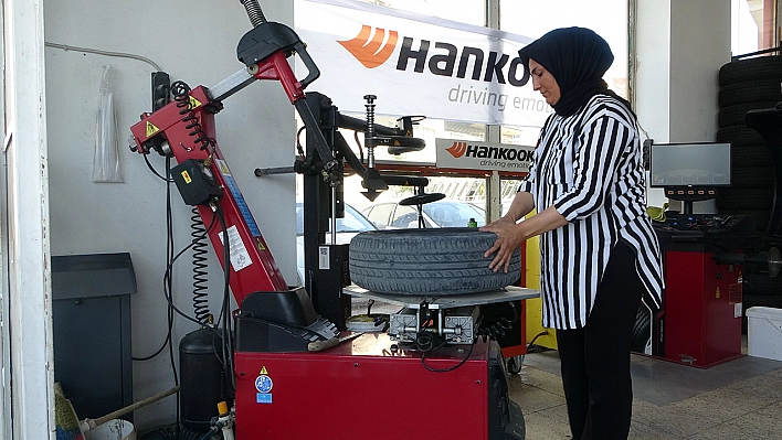 'Kadınlar Yapamaz' sözlerine inat, o Malatya'da 24 yıldır lastik tamircisi!