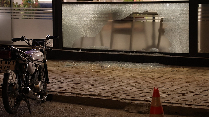 Kafeyi önce motosikletle, şimdi de otomobille gelip kurşunladılar