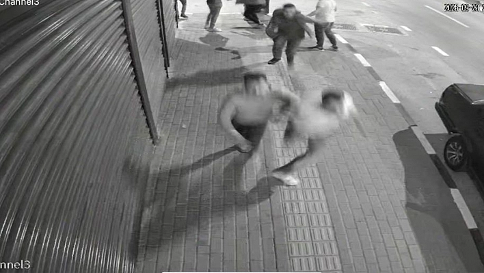 Kalabalığın arasına daldı, husumetlisini başından böyle vurdu