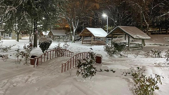 Kar Elazığ'ı beyaza bürüdü, ortaya kartpostallık görüntüler çıktı