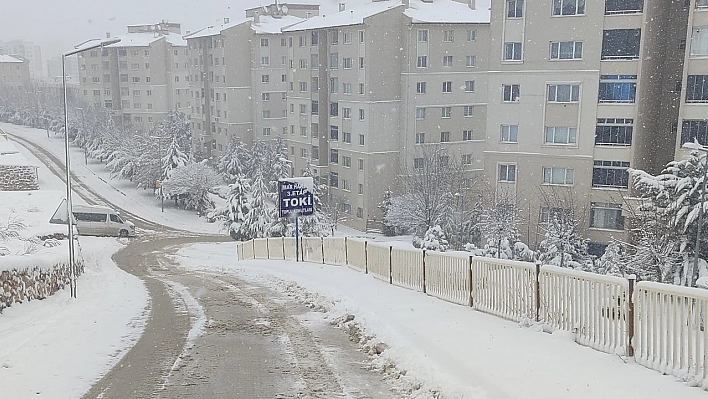 Kar yağışı etkisini sürdürecek: Elazığ'da okullar tatil edilecek mi?