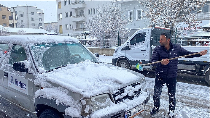 Karlıova beyaza büründü