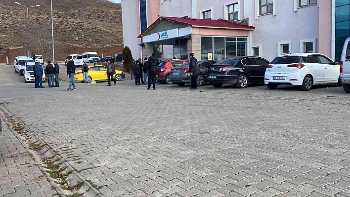 Karlıova'da öğrenci servisi kız kardeşlere çarptı: 1 ölü, 1 yaralı