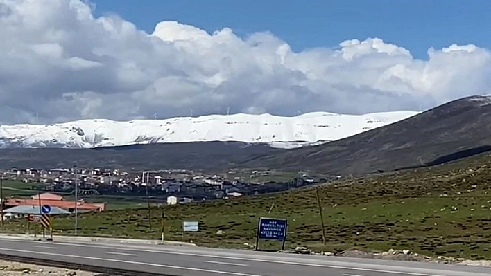 Karlıova'nın yüksek tepeleri beyaza büründü