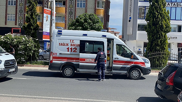 Karşıya Geçmek İsteyen Yayaya Otomobil Çarptı: 1 Yaralı