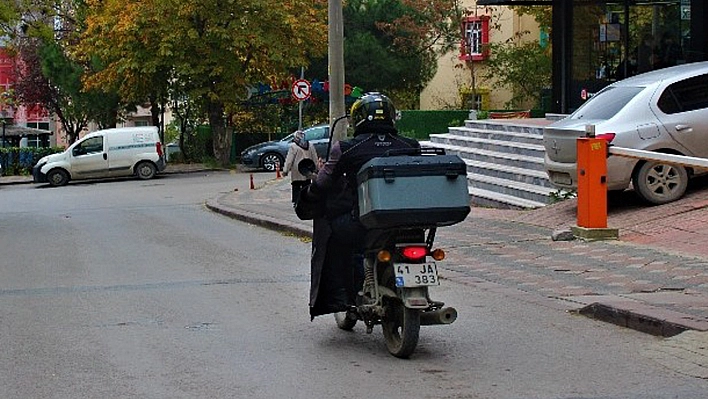 Kaza Yapan 21 Yaşındaki Moto Kurye Hayatını Kaybetti!