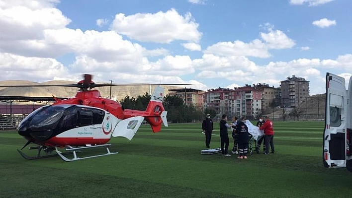 Kazada ağır yaralanan kişinin imdadına hava ambulansı yetişti