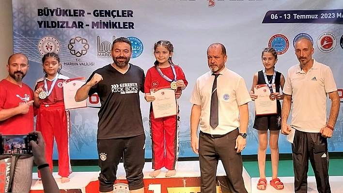 Kick Boks'ta Elazığ rüzgarı