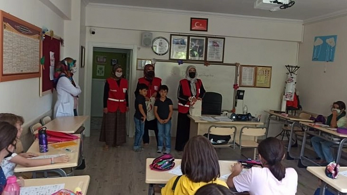 Kızılay gönüllülerinden, Kuran Kursu öğrencilerine dondurmalı teneffüs