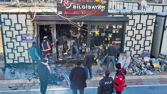 Konteyner İş Yerinde Çıkan Yangın Büyümeden Söndürüldü