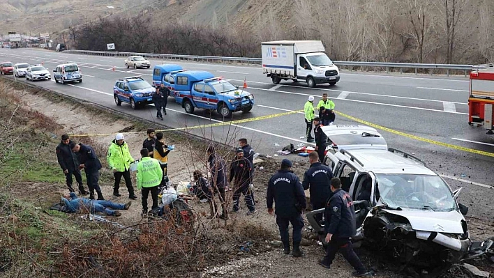 Kontrolden çıkan hafif ticari araç bariyerlere çarptı: 2 ölü, 3 yaralı