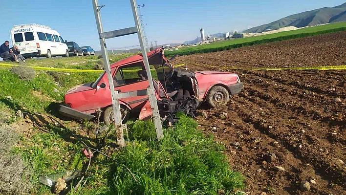 Kontrolden çıkan otomobil, aydınlatma direğine çarptı: 1 ölü