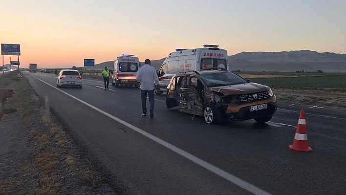 Kontrolden çıkan otomobil karşı şeride geçti: 4 yaralı