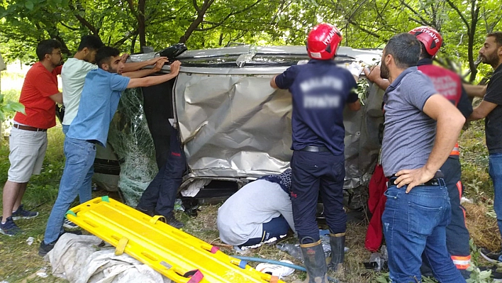 Kontrolden Çıkan Otomobil Takla Attı: 4 Yaralı