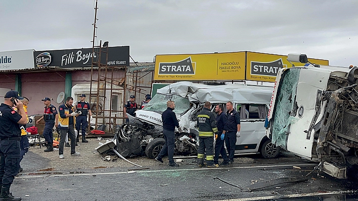 Korkunç kaza: 3 ölü, 9 yaralı