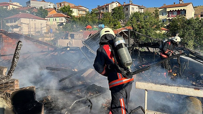 Korkutan Çatı Yangını!