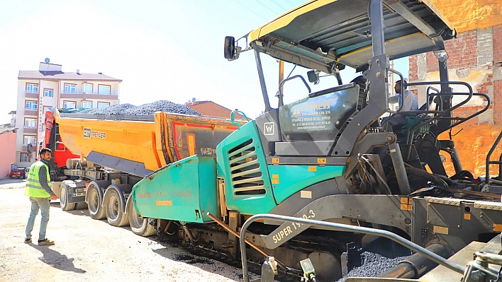 Elazığ'ın Kültür Mahallesi'nde yollar yenileniyor