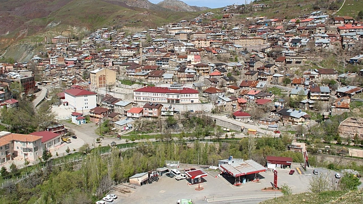 Maden ilçesinde ağır hasarlı binalara girişler yasaklandı 