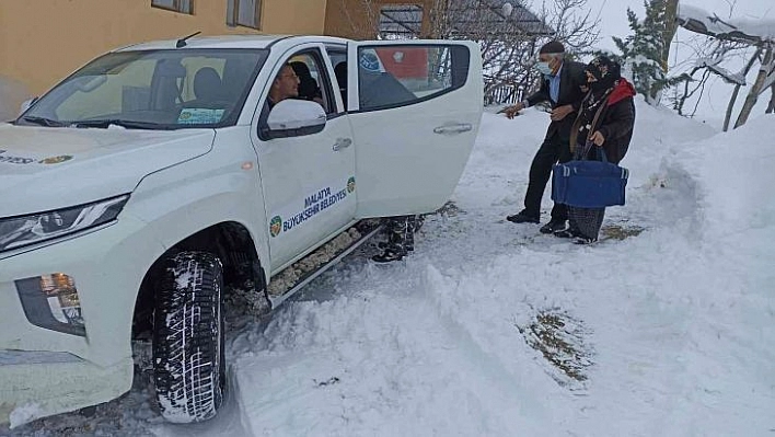 Malatya Büyükşehir Belediyesi mahsur kalan vatandaşların imdadına yetişiyor