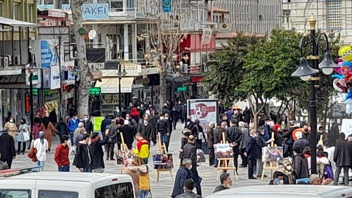 Malatya caddelerinde aylar sonra hafta sonu insan yoğunluğu