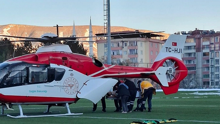 Malatya'da Ambulans helikopter silahla yaralanan genç için havalandı