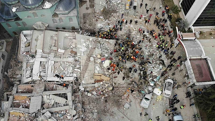 Malatya'da arama kurtarma çalışmaları dron ile görüntülendi