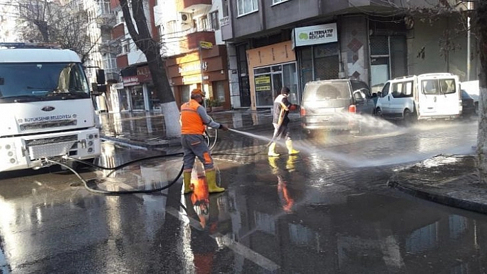 Malatya'da cadde ve kaldırımları yıkanıyor