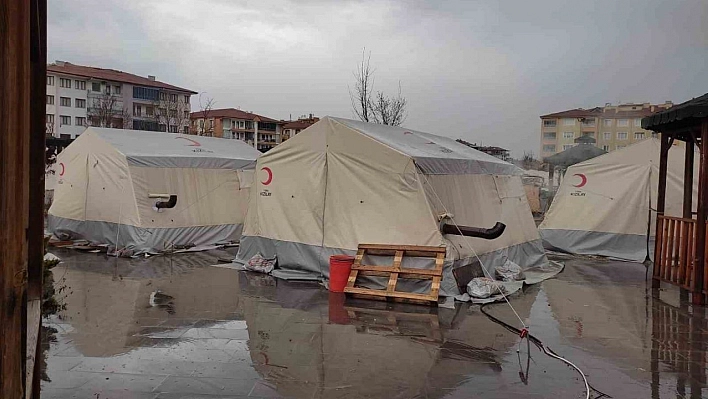 Malatya'da çadırları su bastı