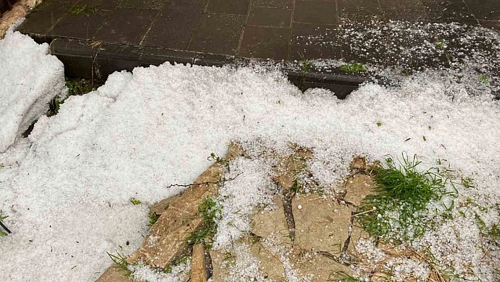 Malatya'da ceviz büyüklüğünde dolu yağdı