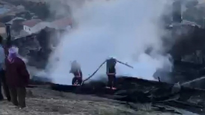 Malatya'da çıkan yangında 3 ev kullanılamaz hale geldi