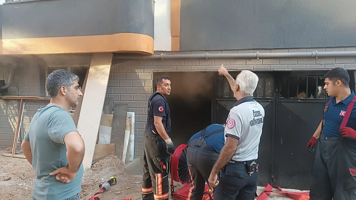 Malatya'da depo yangını: Engelli vatandaş kurtarıldı