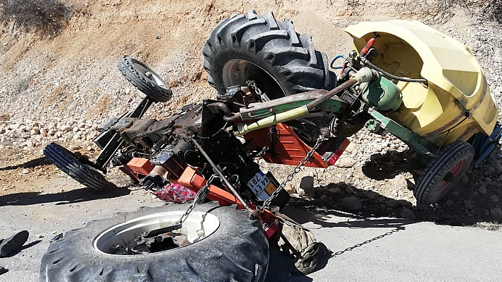 Malatya'da devrilen traktörün altında kalan sürücü hayatını kaybetti