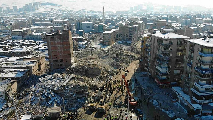 Malatya'da enkaz kaldırma çalışmaları havadan görüntülendi