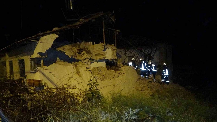 Malatya'da hasarlı evde göçük meydana geldi