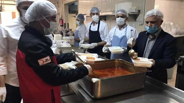 Malatya'da her gün 3 bin kişiye sıcak iftarlık