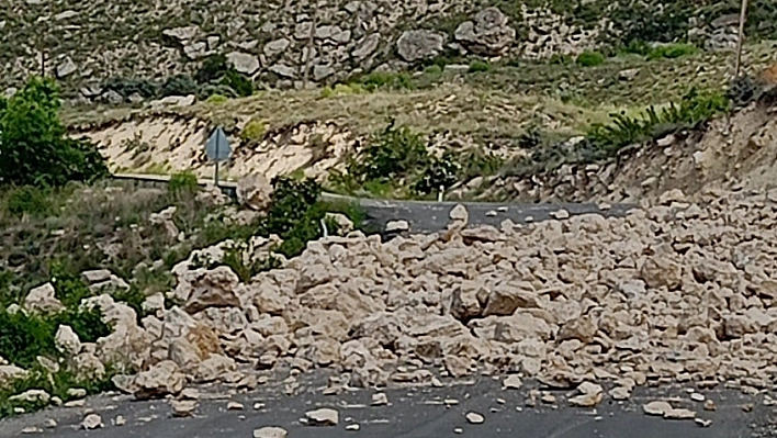Malatya'da heyelan riski nedeniyle yol ulaşıma kapatıldı
