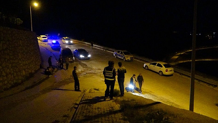 Husumetlilerinin Evini Silahla Basan İki Şahıs, Kameralara Yakalandı