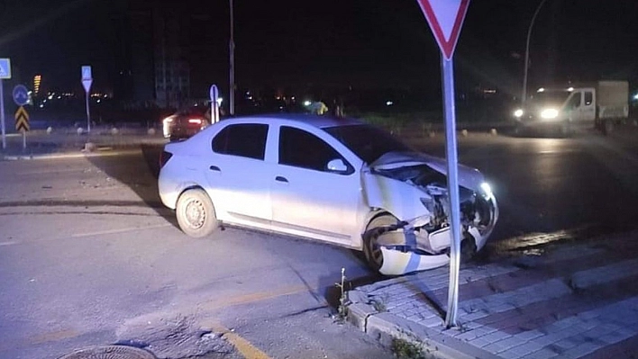 Malatya'da 2 Araç Çarpıştı: 5 Yaralı