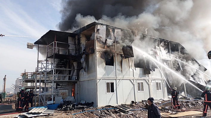 Malatya 'da işçilerin kaldığı konteyner evlerde yangın paniği