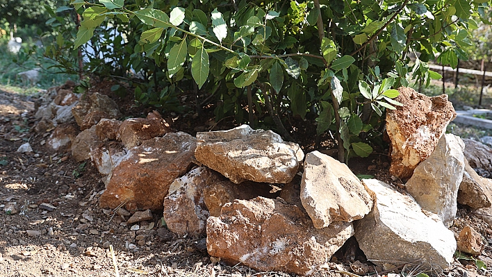 Malatya'da kaldığı yurdun bahçesinde cansız bedeni bulunan genç kız toprağa verildi