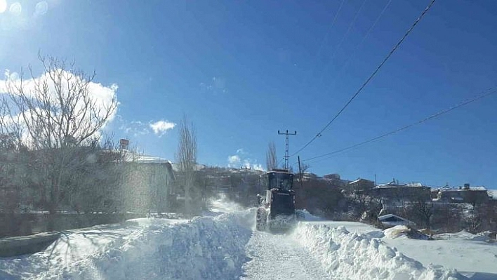 Malatya'da kar mesaisi devam ediyor