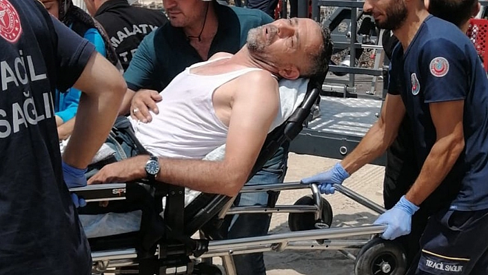 Malatya'da kule vinçte fenalaşan operatörü itfaiye kurtardı