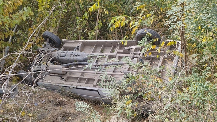 Malatya'da minibüs şarampole devrildi: 3 yaralı