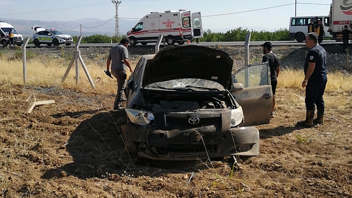 Malatya'da otomobil bahçeye uçtu: 3 yaralı