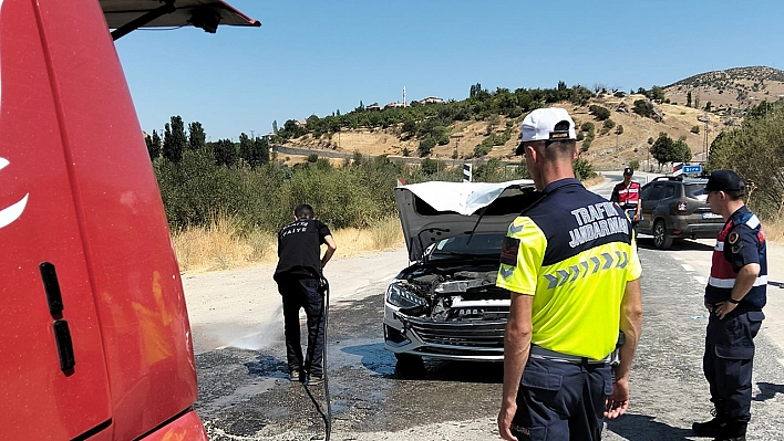 Malatya'da otomobil ile çapa motoru çarpıştı: 3 yaralı