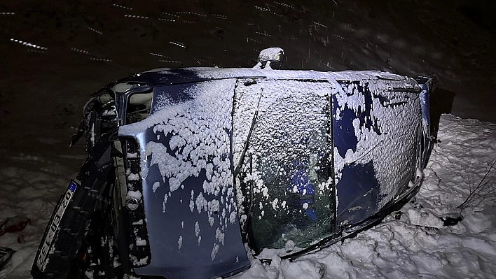 Malatya'da otomobil şarampole yuvarlandı