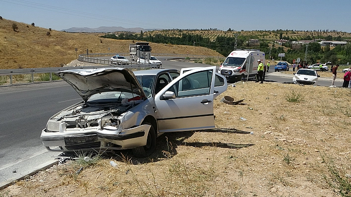 Malatya'da otomobiller çarpıştı: 1 ölü, 4 yaralı